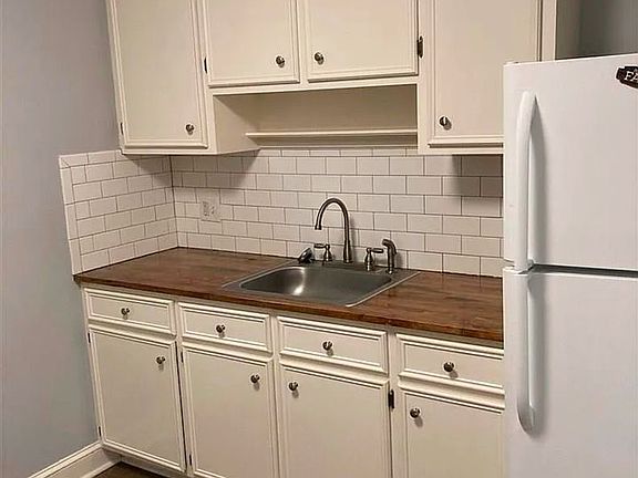 4th image of 1509 Woods Rd #B