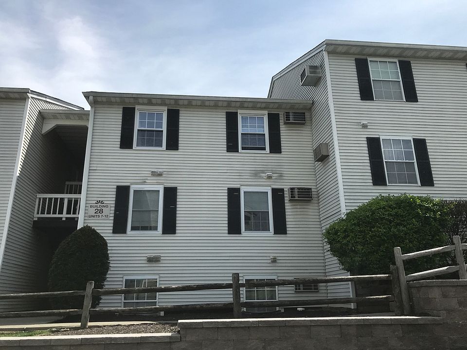 1st image of 28 Lexington Hl Unit 4