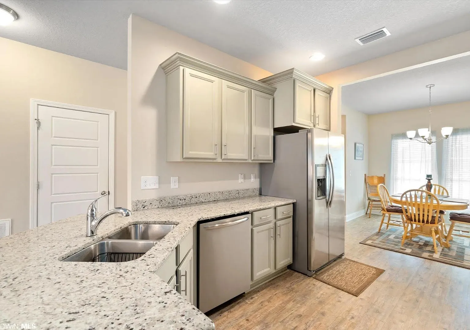 3 bed, 1709 sqft, $2,250 — Photo 3