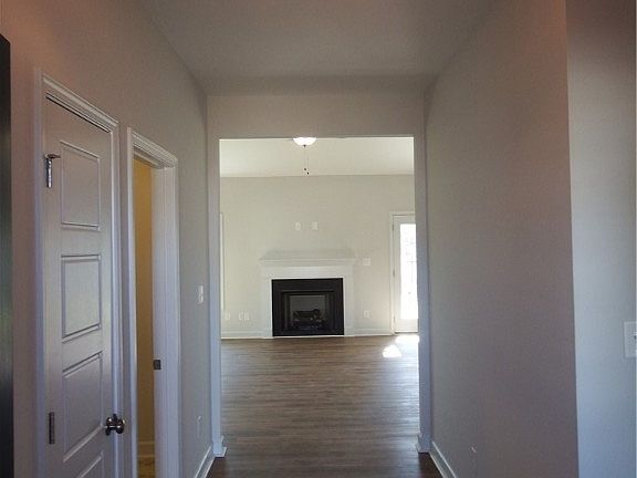 4th image of 715 Amusement Dr