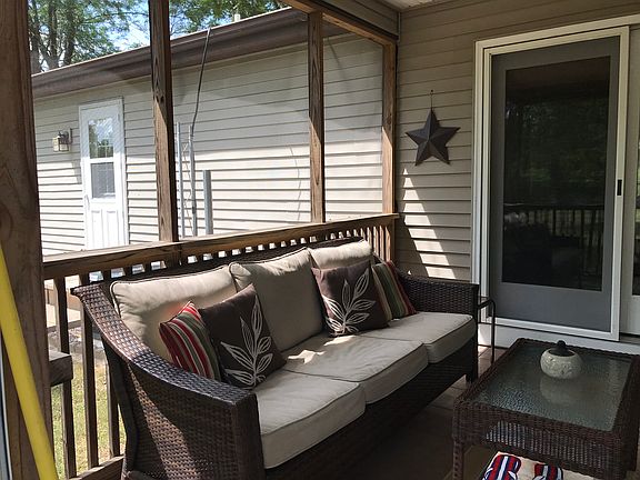 Screened in porch 