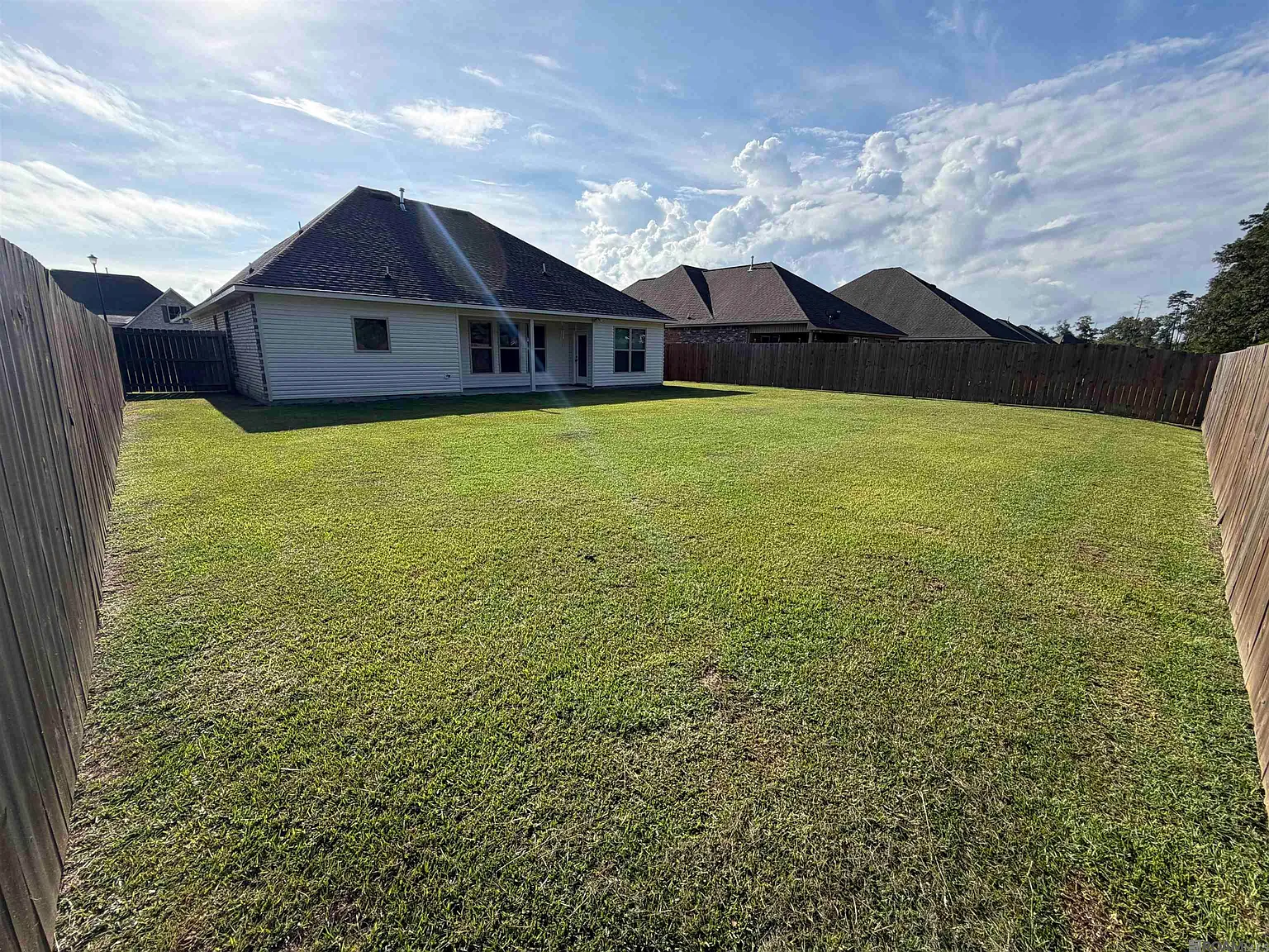 4 bed, 1858 sqft, $2,200 — Photo 2