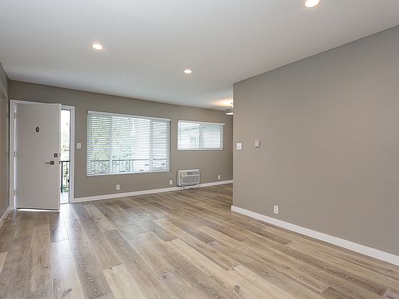 3rd image of 514 S Mariposa Ave APT 103