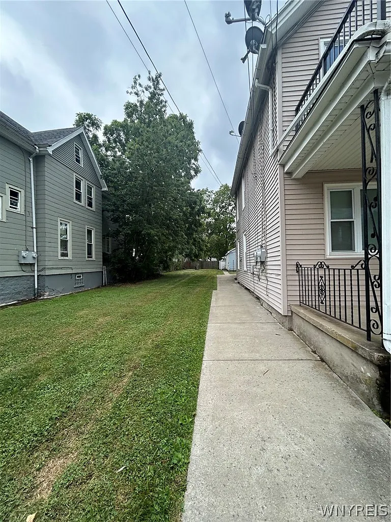 2 bed, 1.0 bath, 1084 sqft, $1,250 — Photo 2