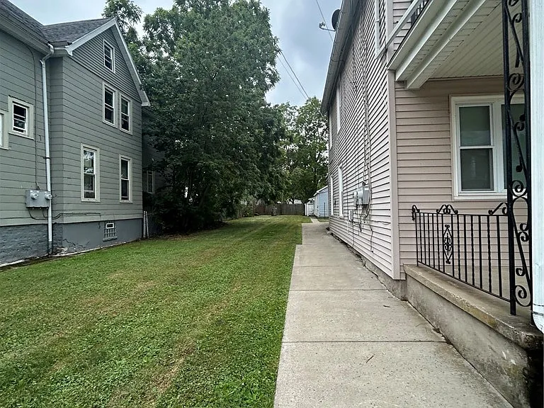 286 Normal Ave #UPPER — Photo 2