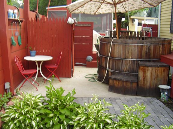 Hot Tub and Back Deck 