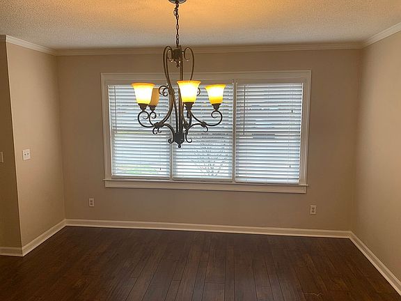 3rd image of 3110 Corner Oak Dr