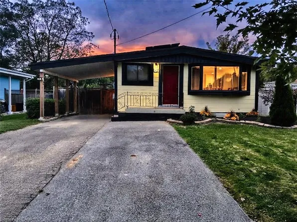 134 Deschene Ave, Hamilton, ON L9A 3K1