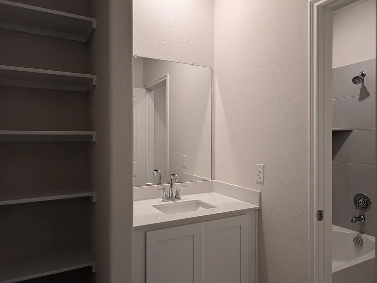 2112 Eugene St — Photo 23
