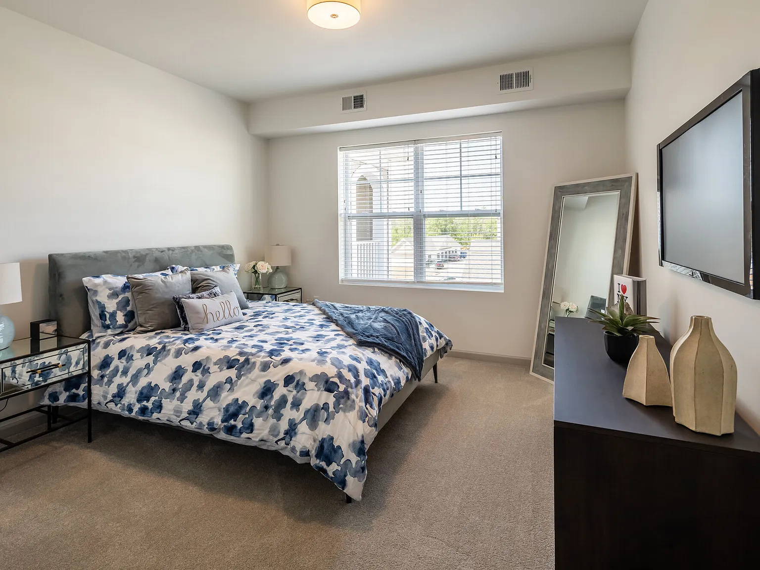 Edgewater Apartments and Townhomes — Photo 4