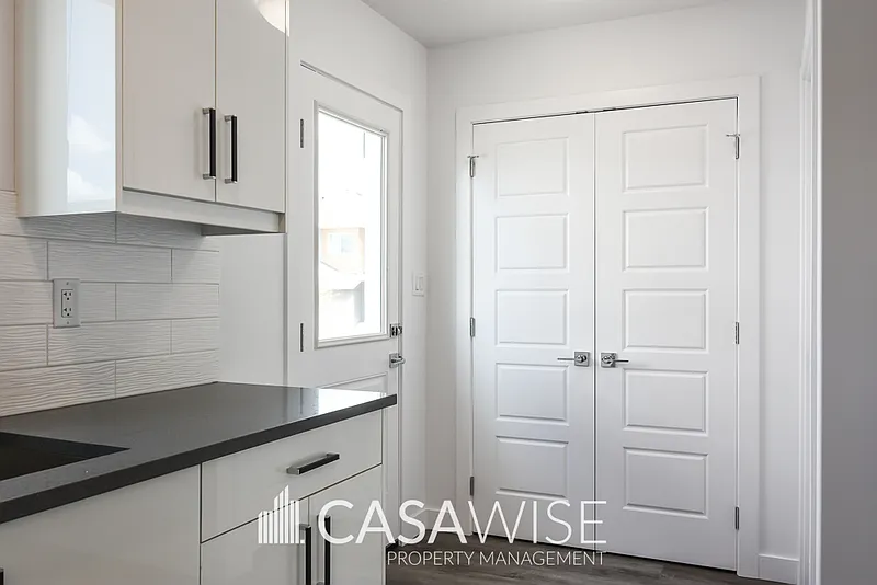 3 bed, 2.5 bath, 1434 sqft, $2,350 — Photo 4
