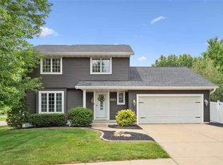 6911 Winthrop Rd NE, Cedar Rapids, IA 52402