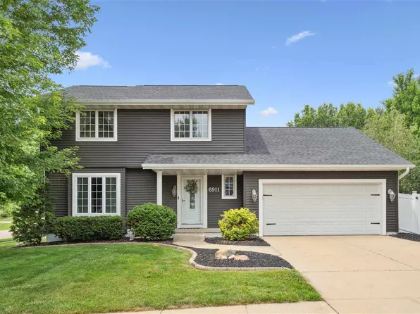 6911 Winthrop Rd NE, Cedar Rapids, IA 52402