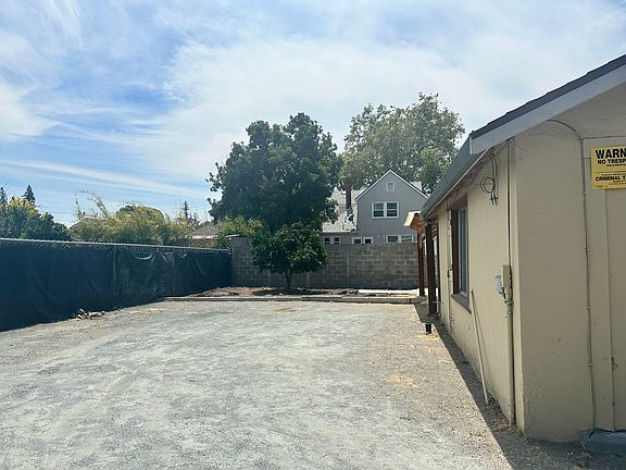 4th image of 20949 Mission Blvd