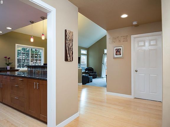 2nd image of 10594 SW Windsor Ct
