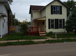 410 N 4th St, Clinton, IA 52732