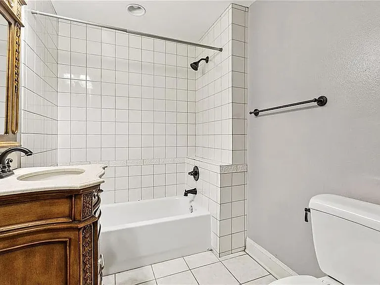 guest house full bath