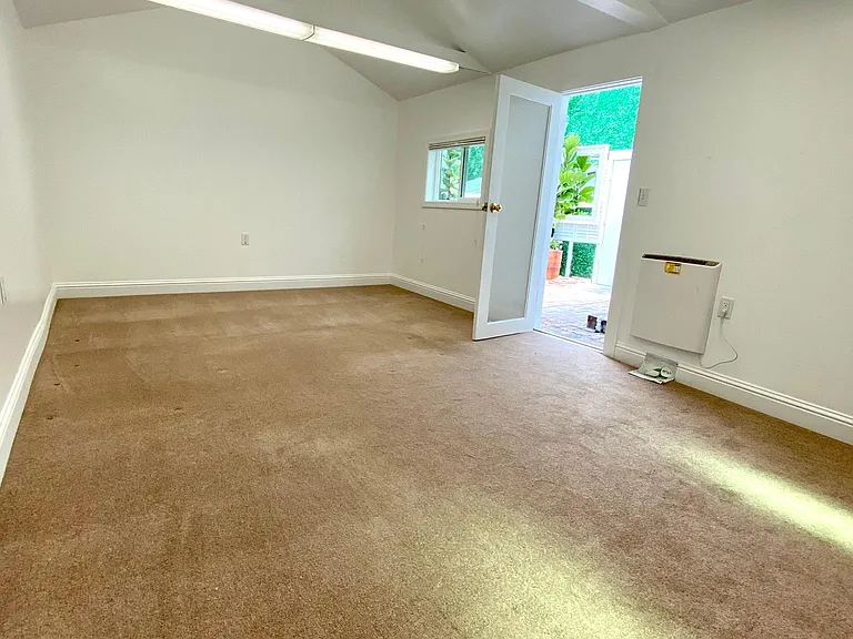 1307 Santa Clara Ave — Photo 9