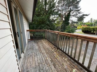 2 Bed, 1 Bath - Close to Bus Stops, Convenience Store, and WWU!, Bellingham, WA 98225