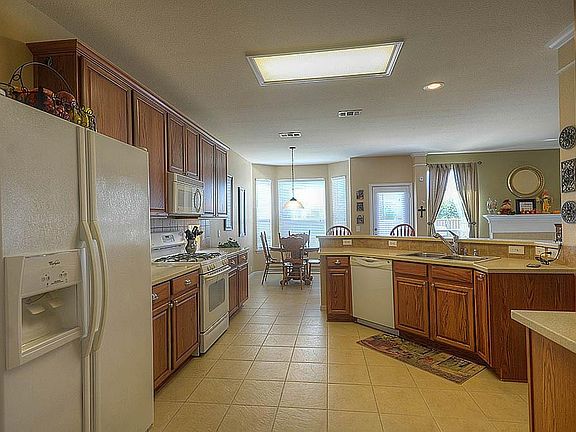 4th image of 10501 Jaybird Dr