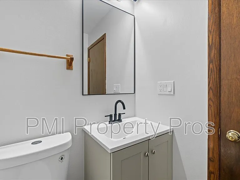 8148 S 88th St — Photo 16