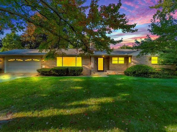 4320 Mar Moor Dr, Lansing, MI 48917