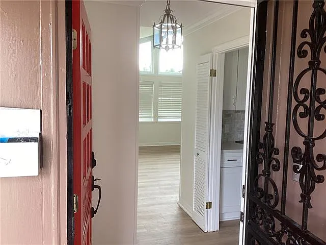 3 bed, 2.0 bath, 1300 sqft, $1,900 — Photo 2