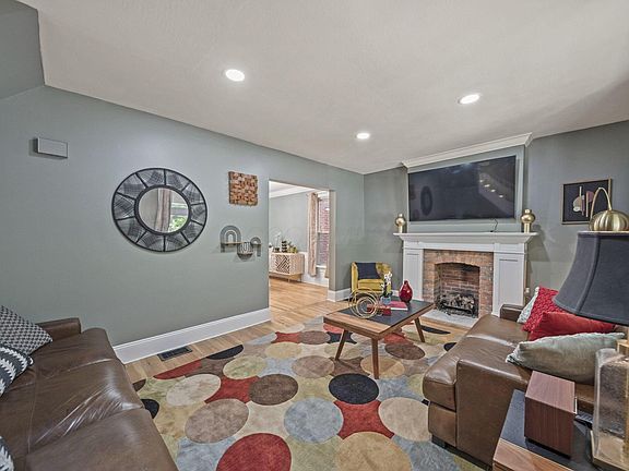 5th image of 951 Mount Pleasant Ave