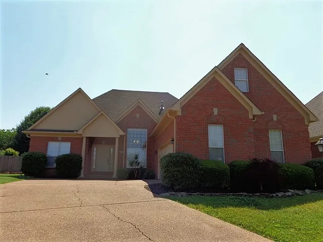 4528 Brighton Cir — Photo 1