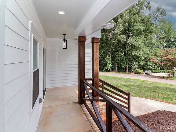 4th image of 413 Florence Cir