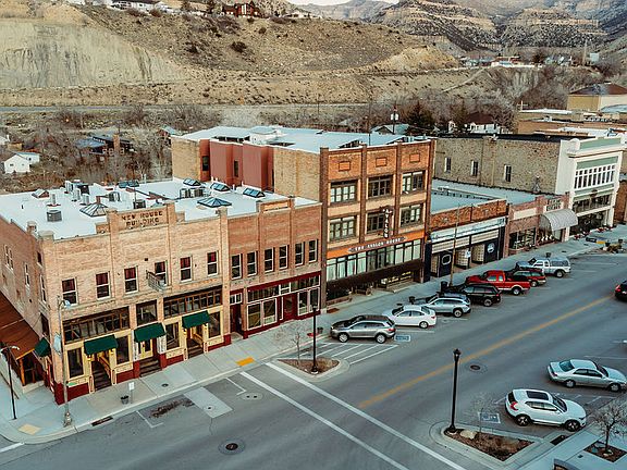 4th image of 182 S Main St