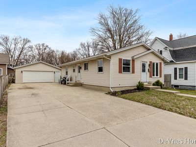 119 W McKinley Ave, Zeeland, MI, 49464