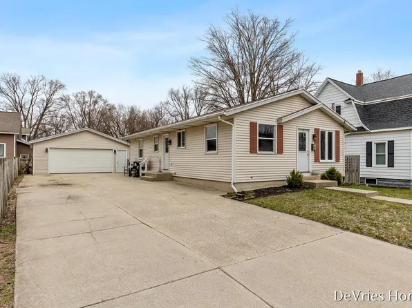 119 W McKinley Ave, Zeeland, MI 49464