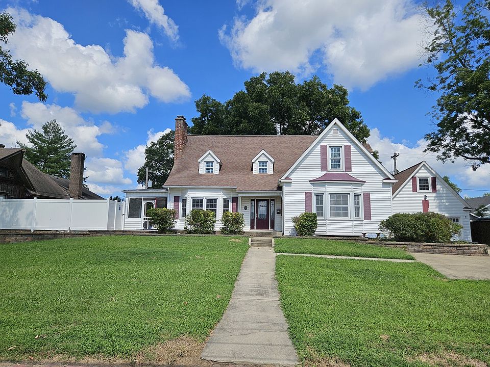 1st image of 302 W Main St