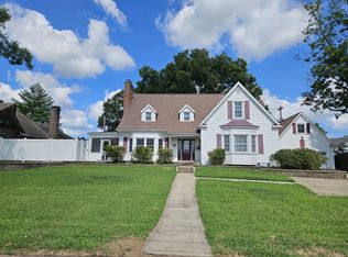 302 W Main St, Carmi, IL 62821