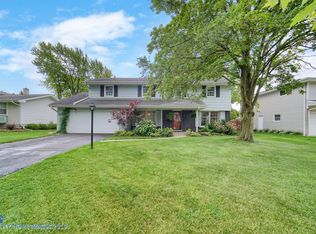 1305 E Ironwood Dr, Mount Prospect, IL 60056