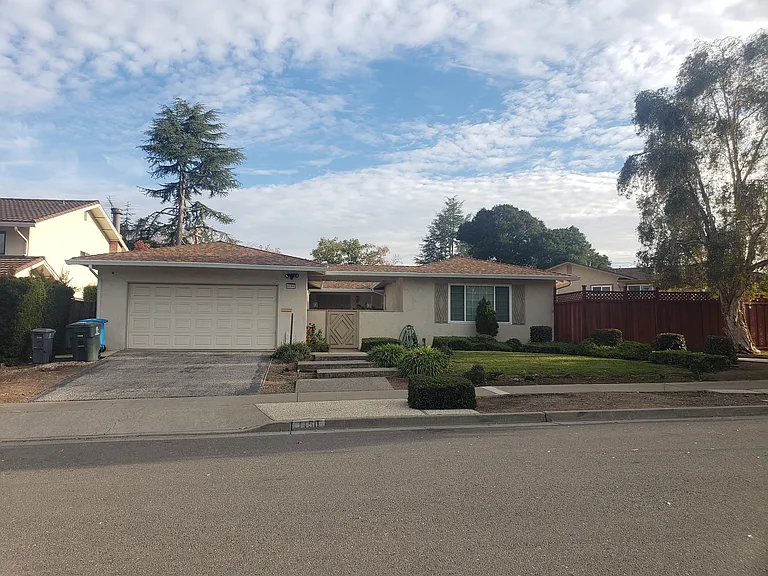 1150 Stafford Dr — Photo 1