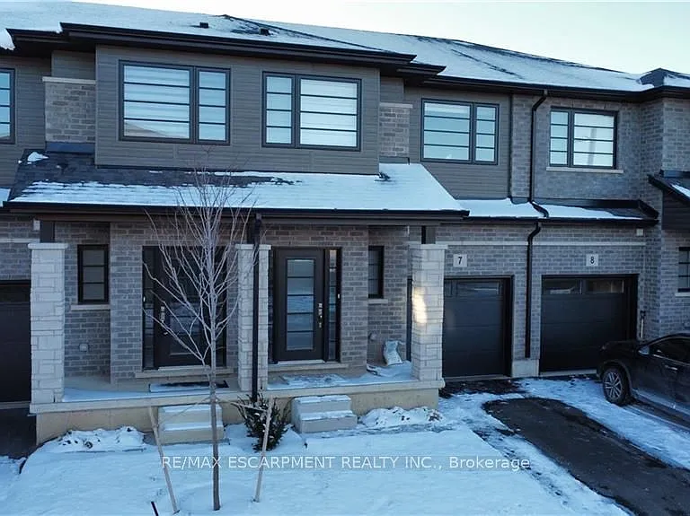 520 Grey St #7 — Photo 4