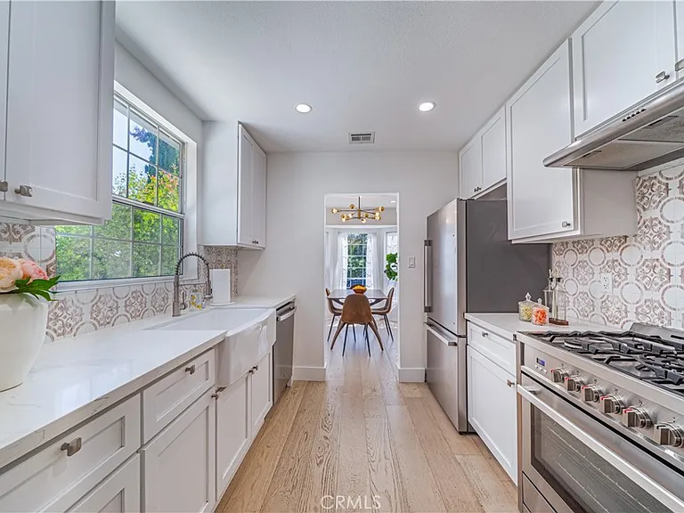 5143 Newcastle Ave — Photo 10