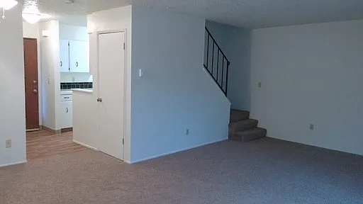 Charwin Court Apartments — Photo 73