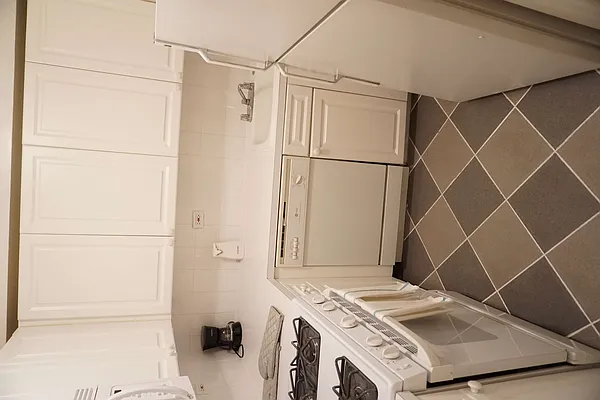 Rented by Manhattan Apartment Organization | media 13