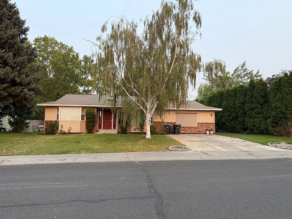 2137 S Belair Dr