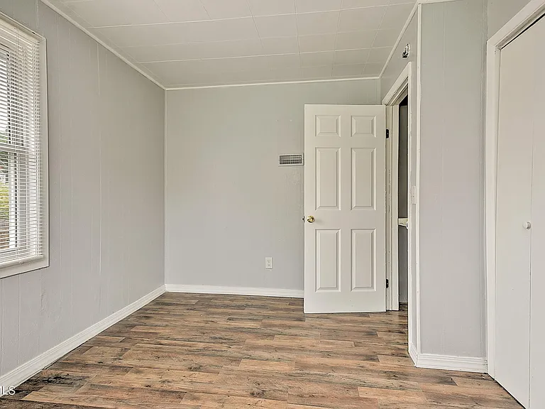 463 Manville Rd — Photo 15