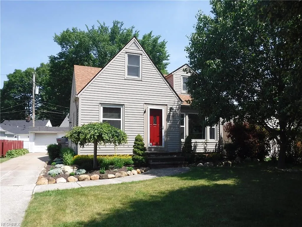 8220 Greenlawn Ave photo 1