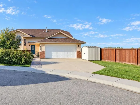 106 N Strathaven Bay, Strathmore, AB T1P 1M2