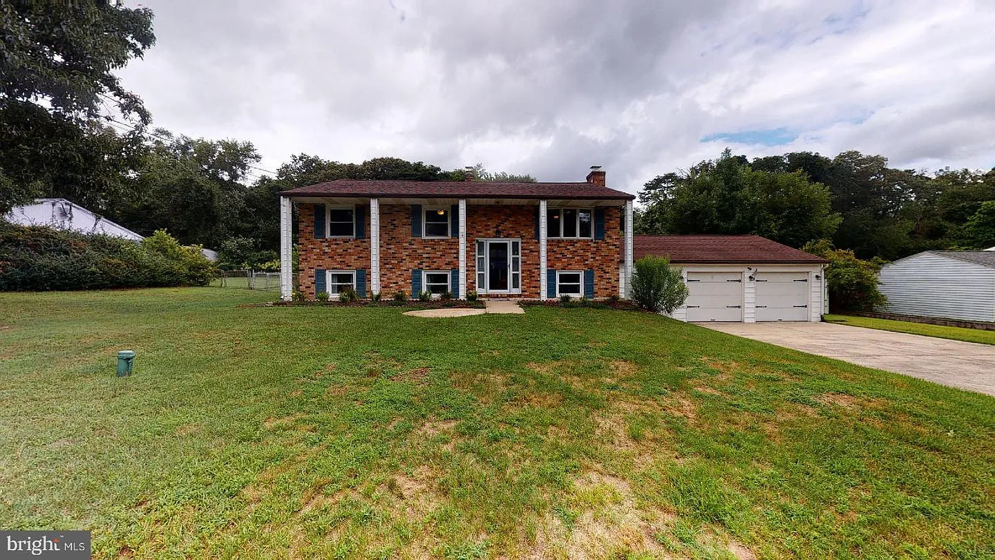 446 Martin Dr photo 1