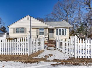 41 Morton Ave, Monroe Township, NJ 08831