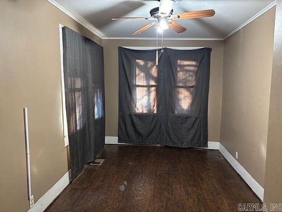 3rd image of 300 W 7th St