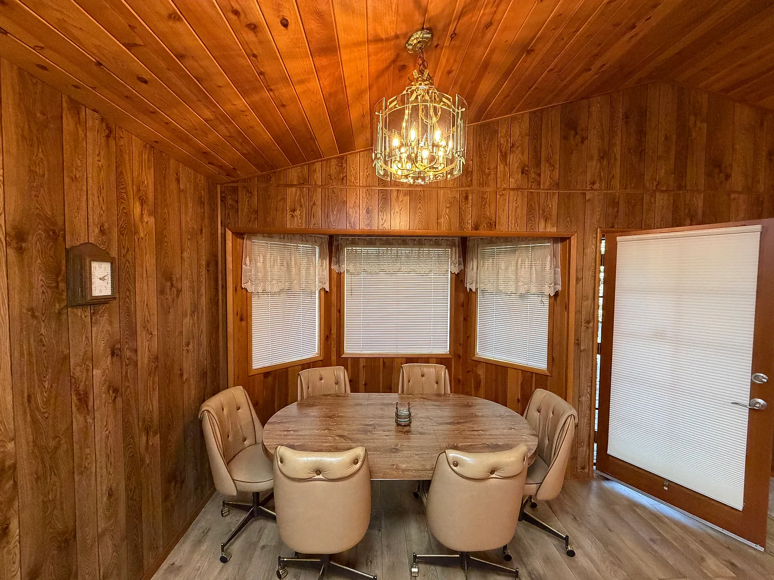 2 bed, 890 sqft, $2,045 — Photo 2