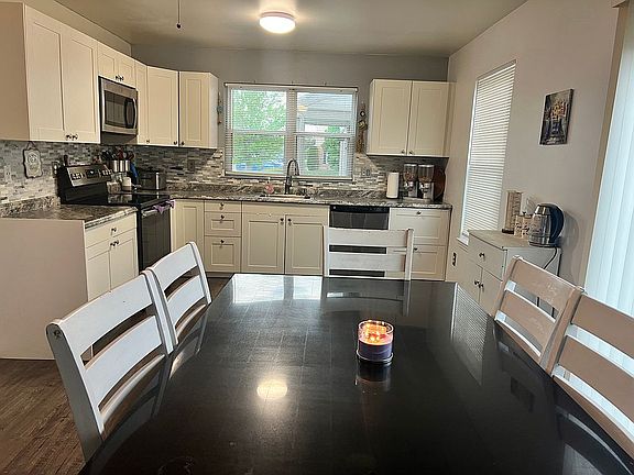 5th image of 37098 Brynford Dr